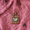Pendentif en bois sculpté avec pierre turquoise fait main artistique Amin Bird