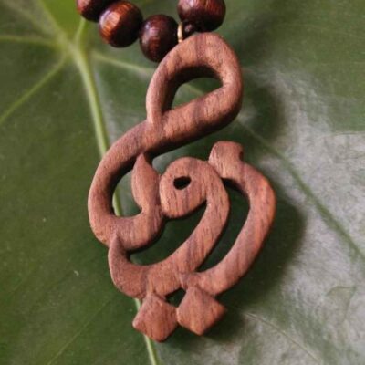 Collier pendentif en bois avec nom Farsi sculpté fait main Roya