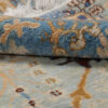 Tapis persan en laine noué à la main à Ispahan bordure florale bleu clair