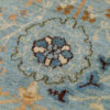 Tapis persan en laine noué à la main à Ispahan bordure florale bleu clair