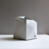 Mini vase en béton fait main design géométrique gris