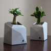 Mini vase en béton fait main design géométrique gris