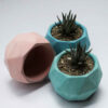 Vase minimaliste en béton fait main polyédrique bleu