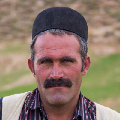 Chapeau Ethnique Nomade Bakhtiari Persan Traditionnel – Kolah Namadi 100% Laine