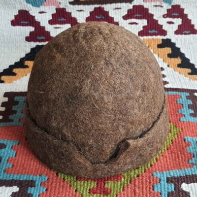Chapeau Ethnique Luri Persan Traditionnel – Kolah Namadi 100% Laine