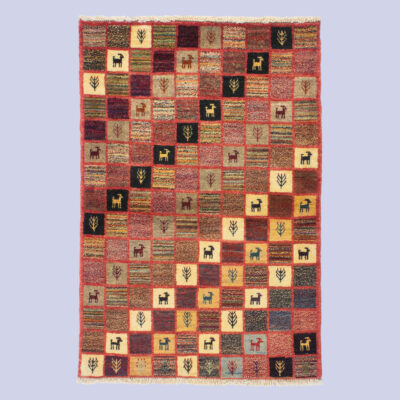 Tapis Gabbeh en laine persane véritablement tissé à la main avec motifs checkered animaliers