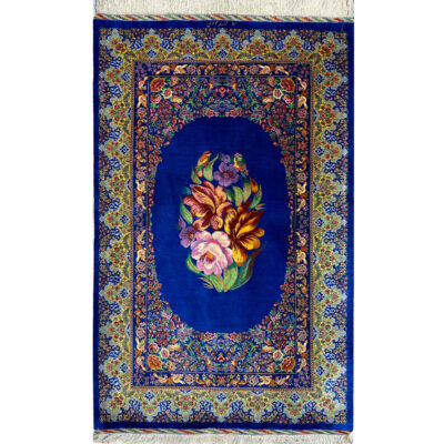 Tapis persan authentique en soie noué à la main à Ghom floral bleu