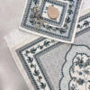 Tapis de Prière Islamique Rembourré en Velours avec Motif Floral Gris