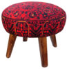 Pouf persan rouge traditionnel avec pieds en bois et tissu en velours Artemis