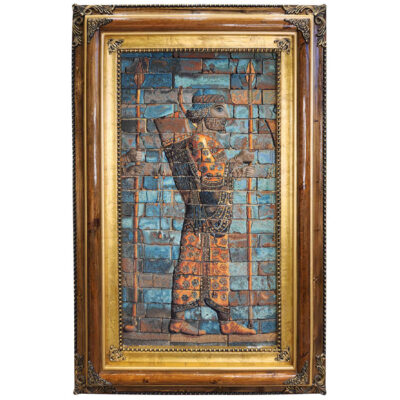 Tapis persan figuratif noué à la main de Tabriz représentant un soldat de Persépolis