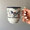 Tasse en céramique artistique - À la main, avec design de blanc oiseau et fleur peints