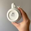 Tasse en céramique artistique - À la main, avec design de blanc oiseau et fleur peints