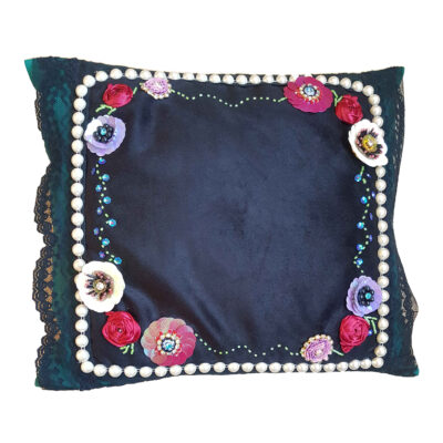Housse de Coussin Brodée – Design Bijoux au Crochet Fait Main
