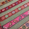 Tapis en laine Kilim persan tissé à la main avec motifs animaliers rayés
