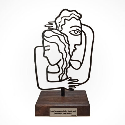 Sculpture d’art figurine minimaliste en métal – Couple s’enlaçant