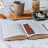 Marque-page en bois artistique inspiré du style persan – Motif de tapis
