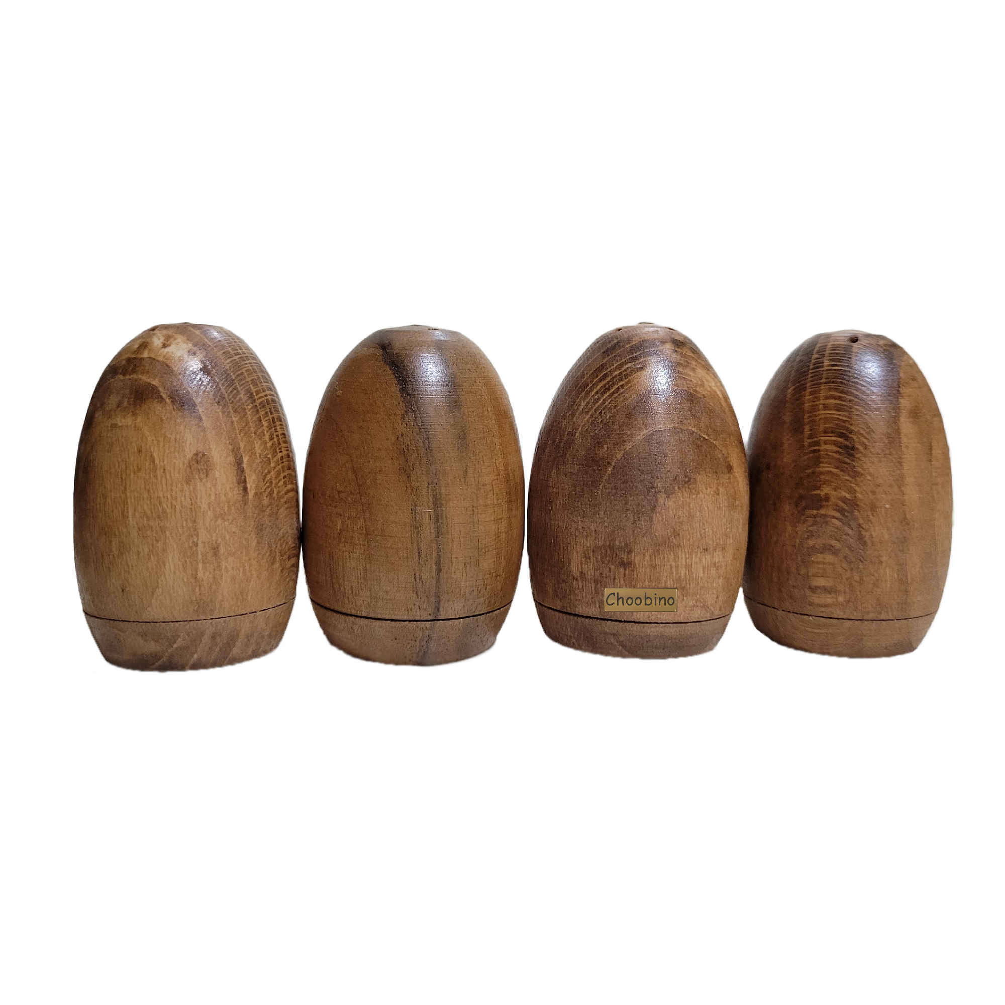 Salières et poivrières en bois rustiques pour table de cuisine