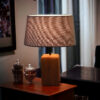 Lampe de table en bois d'accent avec abat-jour en coton - Arsalan
