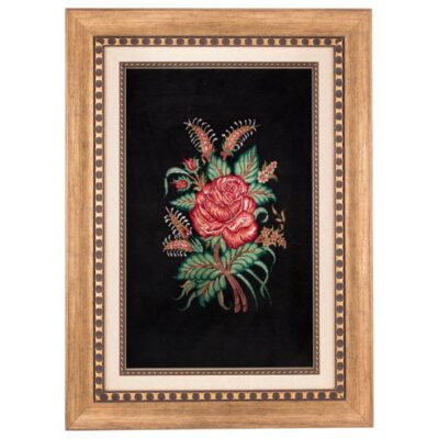 Tapis persan figuratif noué à la main de Qom représentant une rose