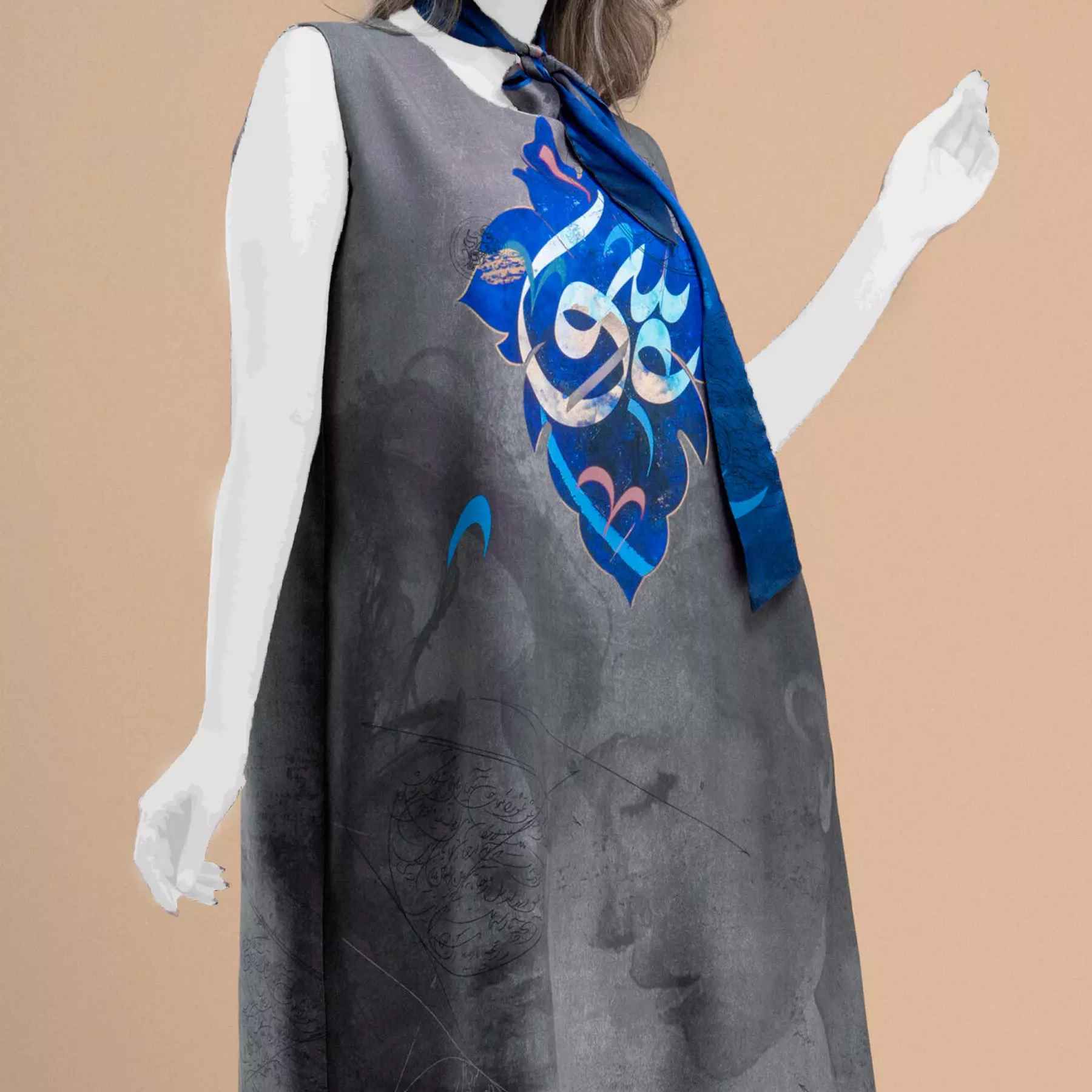 Robe ajustée pour femmes avec calligraphie modèle Afaq