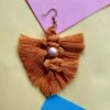 Boucles d'oreilles à pompons en macramé avec motif de feuille pour femmes
