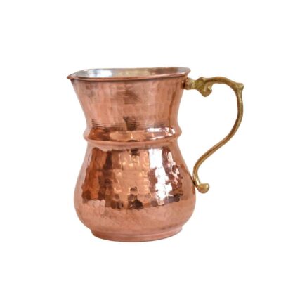 Carafe en cuivre perse avec poignée en laiton martelé et fabriquée à la main
