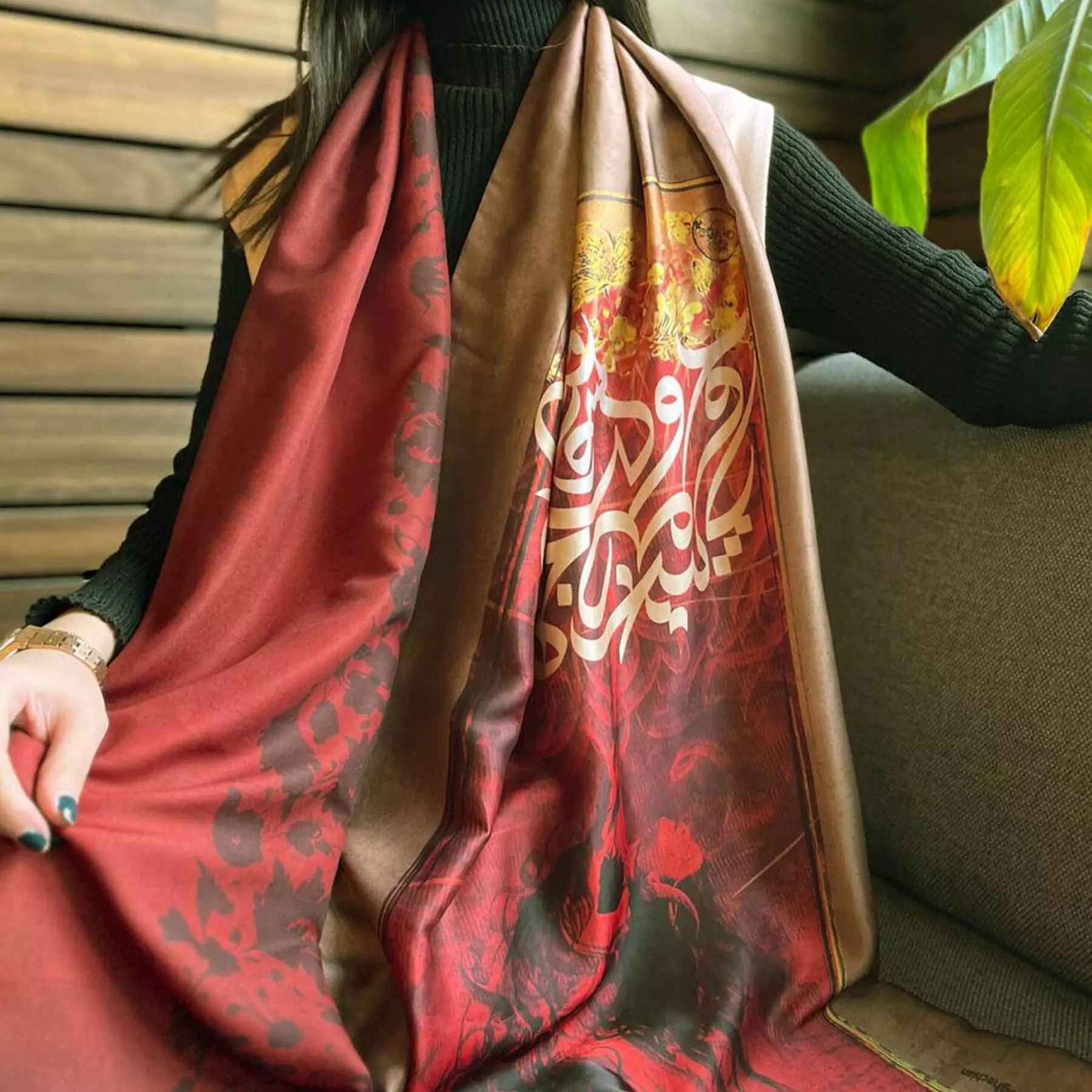 Châle Persan Imprimé Double Face pour Femme avec Motif Calligraphie
