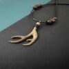 Collier en bois fait main modèle Bois de Cerf
