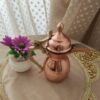 Cafetière traditionnelle arabe (Dallah) en cuivre pour préparer le Qahwa et le café arabe, intérieur étamé avec poignée en laiton