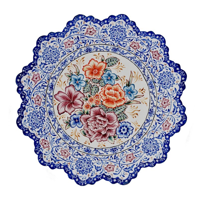 Plat décoratif persan en minakari émaillé sur cuivre avec des fleurs