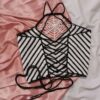 Top court en crochet tissé à la main avec design unique de toile d'araignée pour femmes