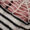 Top court en crochet tissé à la main avec design unique de toile d'araignée pour femmes