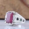 Bague en argent avec rubis rouge persan Élégance pour hommes, faite à la main
