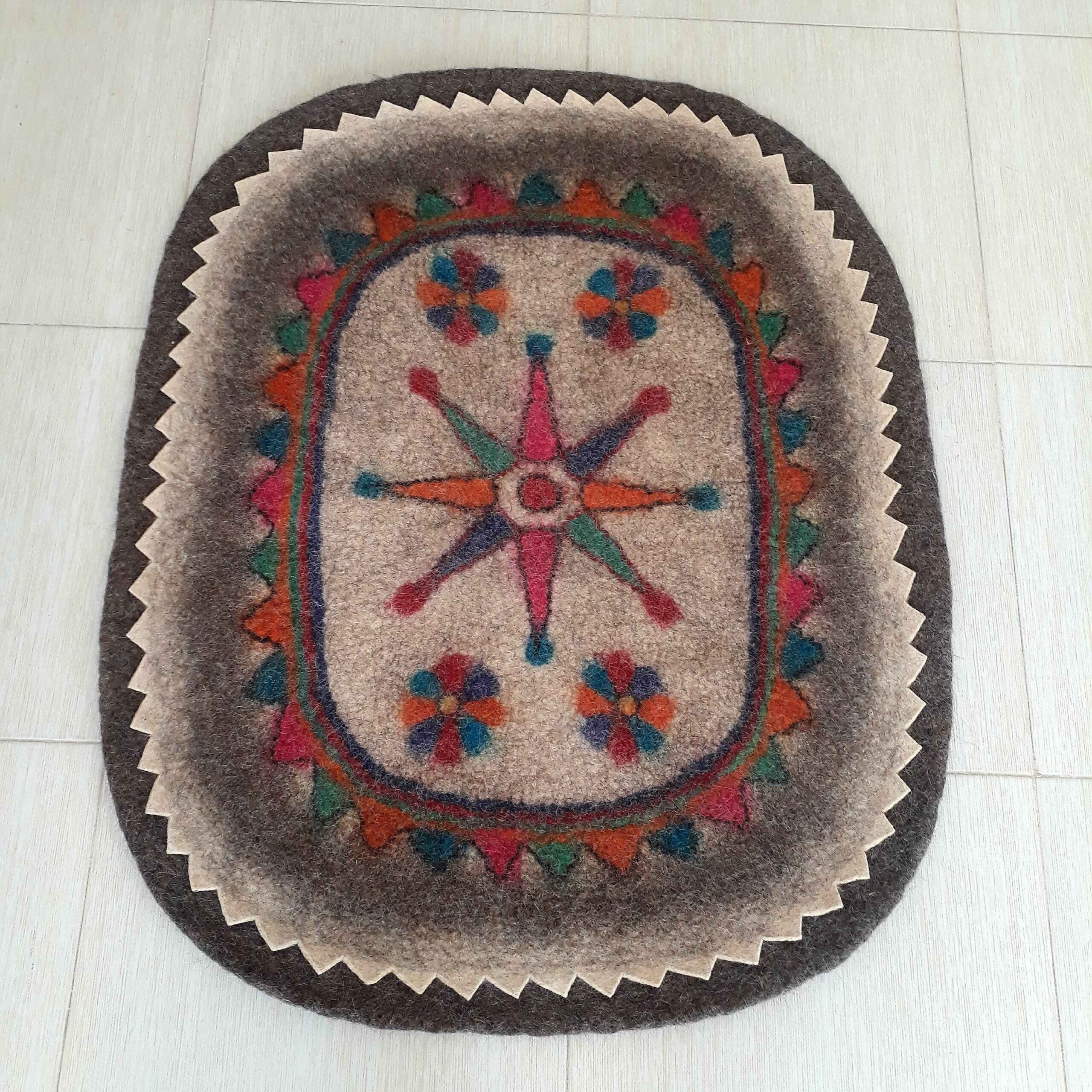Tapis en feutre de laine persan 100% naturel et fait main Gobryas
