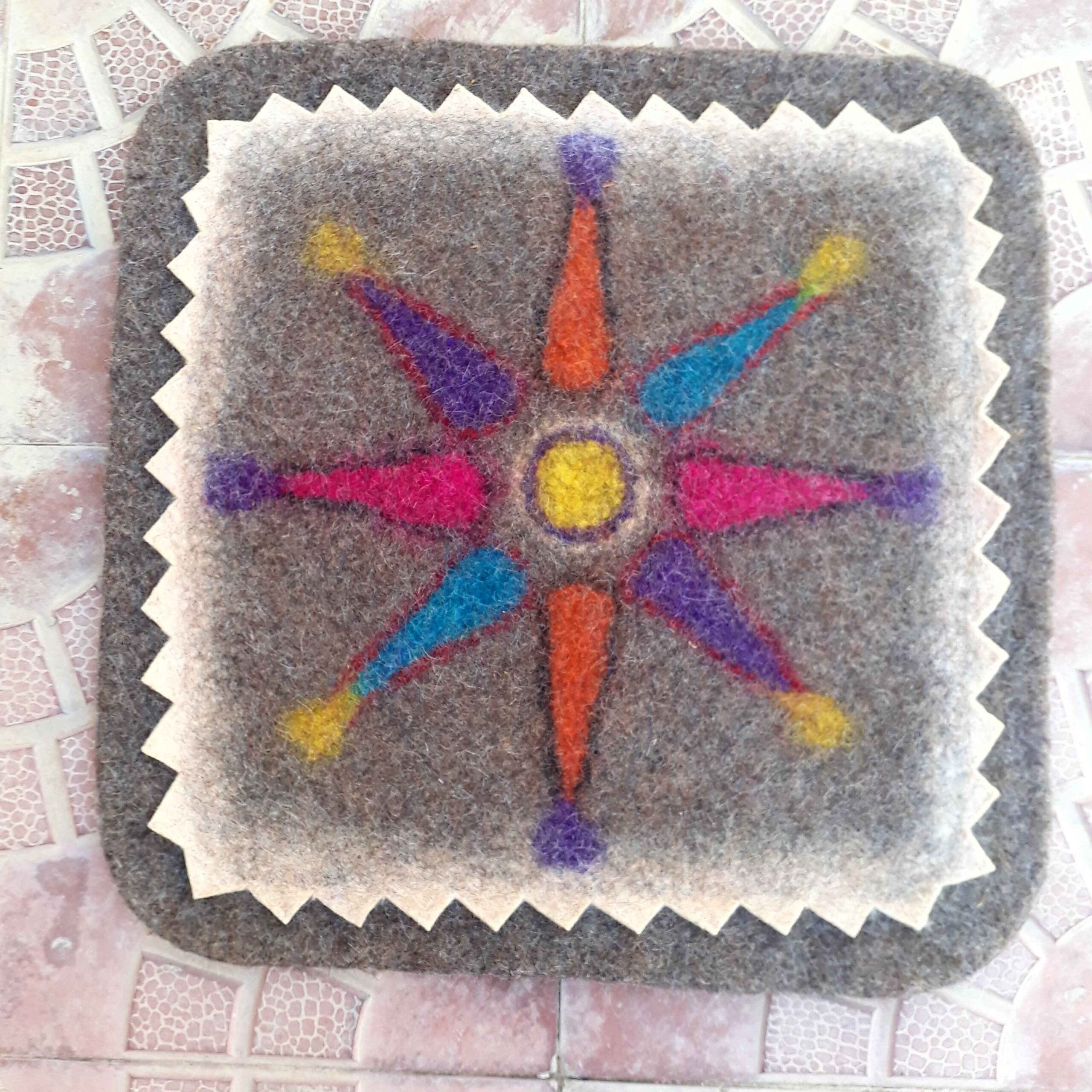 Tapis en feutre de laine persan 100% naturel et fait main Jahan