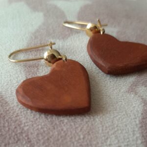 Boucles d’Oreilles en Bois pour Femmes Fait Main avec Motif de Cœur