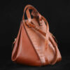 Sac à main en cuir Bauletto avec sangle longue en marron