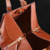 Sac à main en cuir Bauletto avec sangle longue en marron
