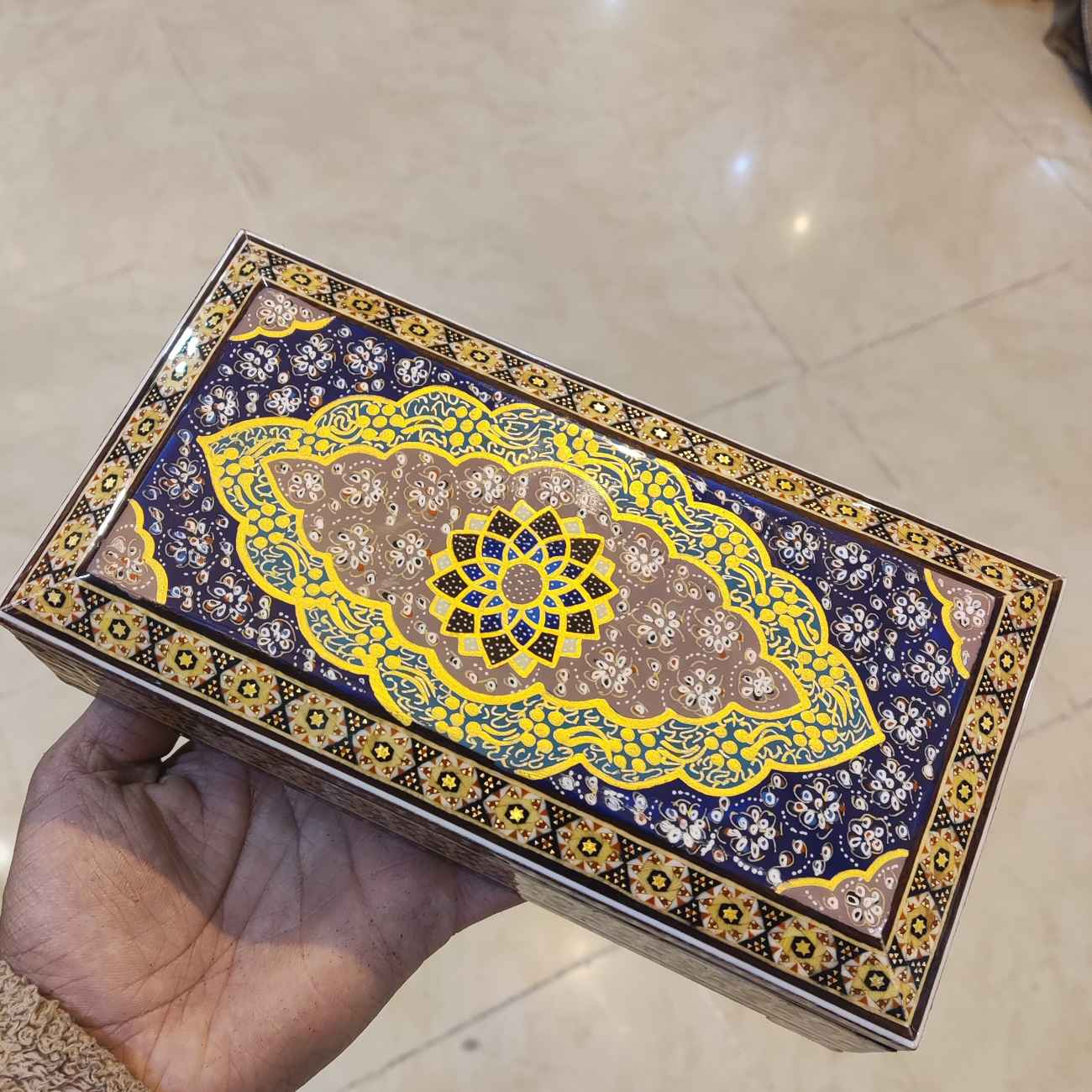 Boîte à bijoux en os artisanale avec motif miniature d'inspiration persane
