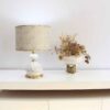 Lampe de table avec vase en céramique et abat-jour tambour crème