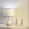 Lampe de table avec vase en céramique et abat-jour tambour crème