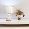 Lampe de table avec vase en céramique et abat-jour tambour crème