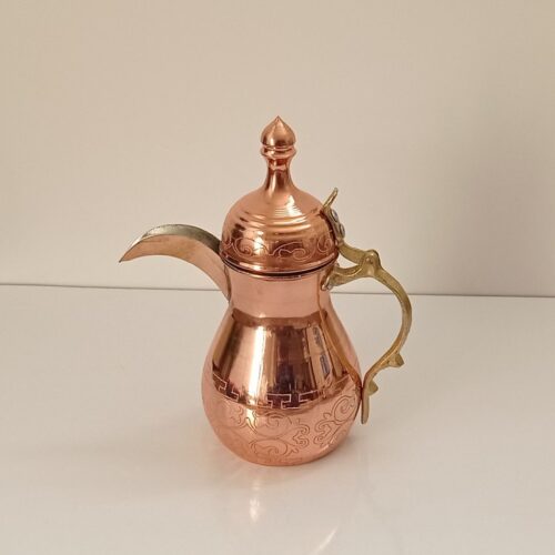 Cafetière traditionnelle arabe en cuivre pour préparer le Qahwa et le café arabe – Modèle Azora