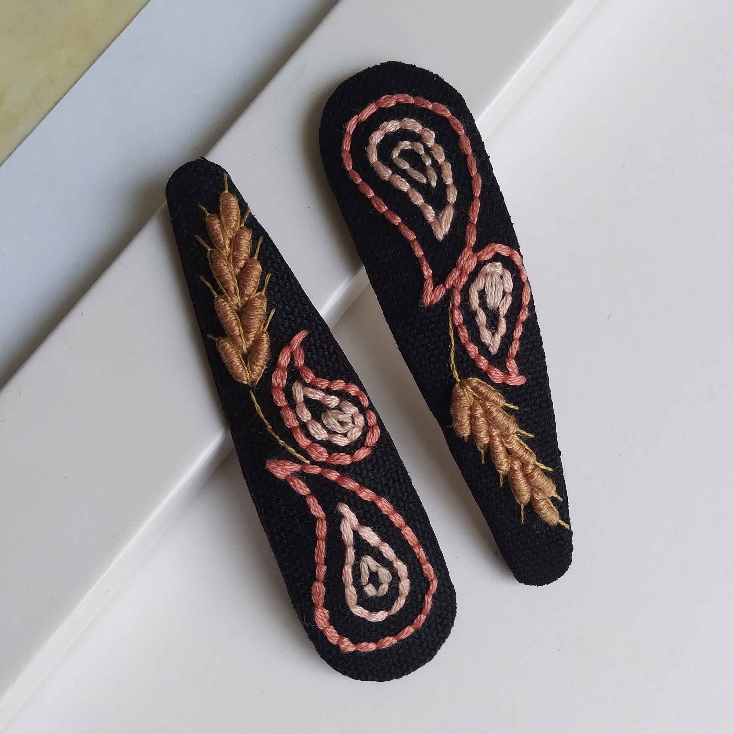 Set de Pinces à Cheveux à Clip Brodé à la Main avec Design de Paisley