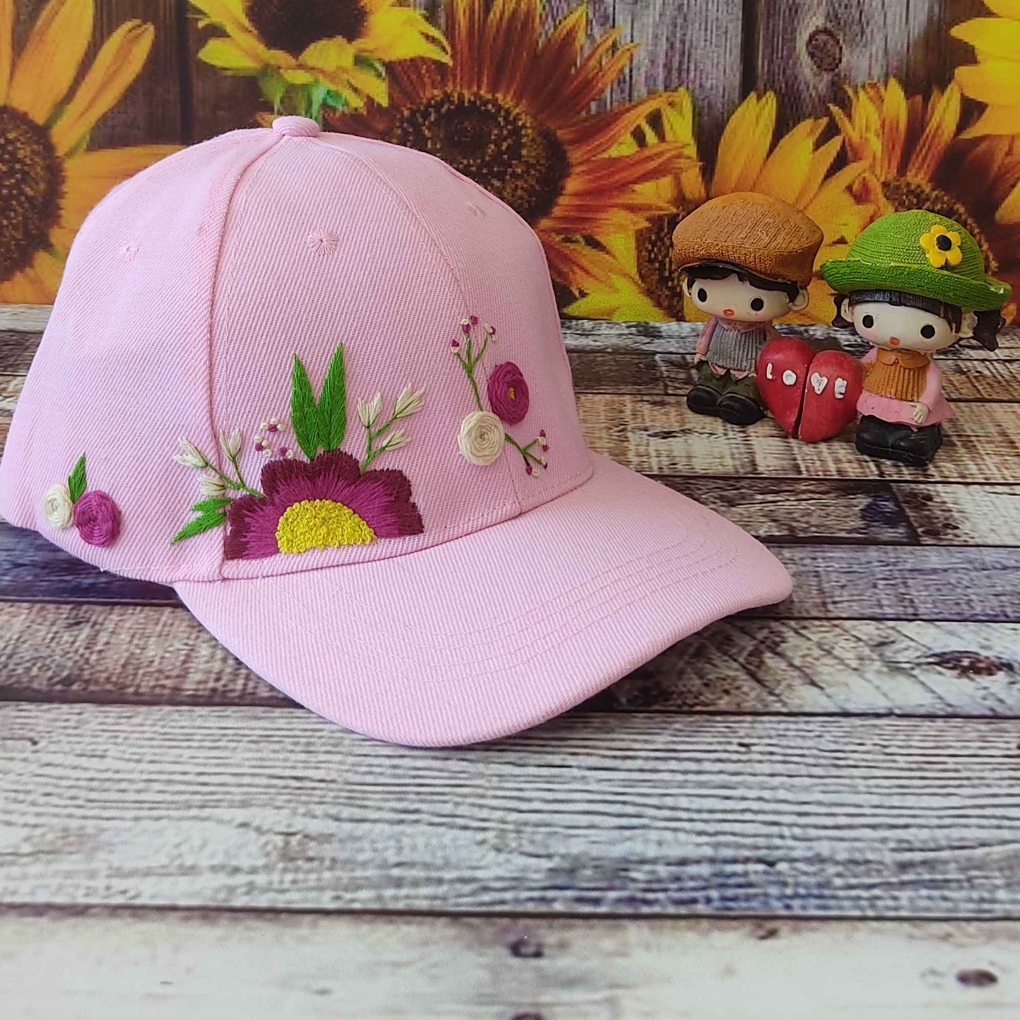 Casquette Brodée à la Main pour Femmes avec Design Floral