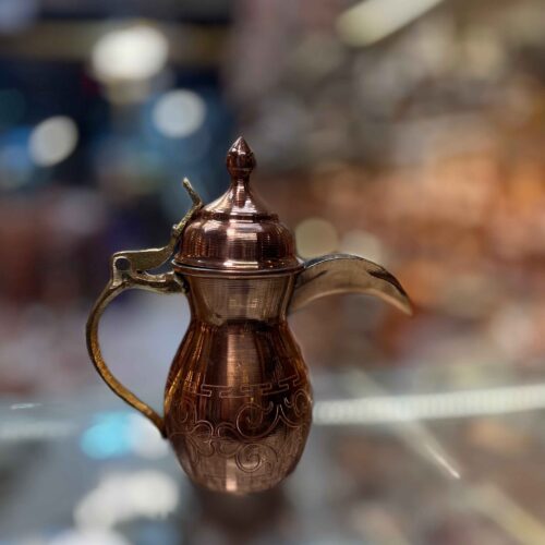 Cafetière traditionnelle arabe en cuivre pour préparer le Qahwa et le café arabe – Modèle Rhymnici