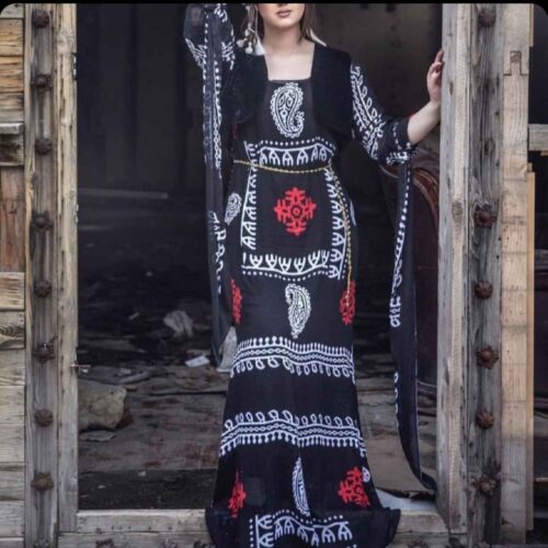 Vêtements Kurdes Iraniens pour Femmes en Noir