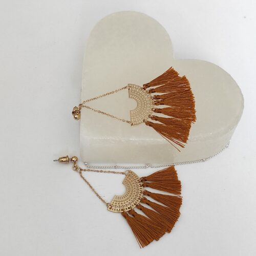 Boucles d’oreilles pendantes en macramé tissées à la main, marron.