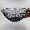 Panier à fruits en fil métallique chic et luxe en noir