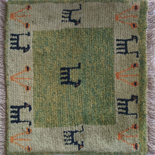 Tapis Gabbeh Persan en laine tissé à la main dans le Fars, motifs animaliers verts sauge